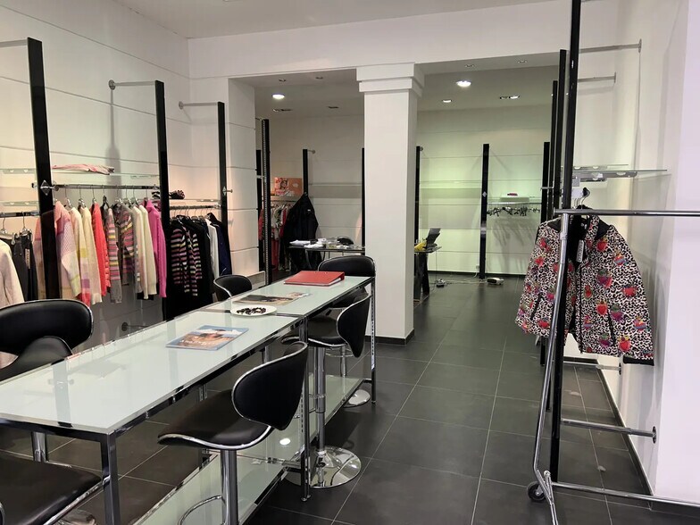 Local commercial dans Paris à louer - Photo de l’immeuble – Image 3 sur 7