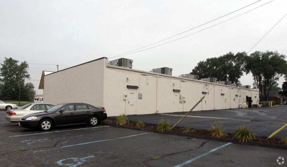 42430-42490 Van Dyke Ave, Sterling Heights, MI à louer - Photo de l’immeuble – Image 3 sur 3