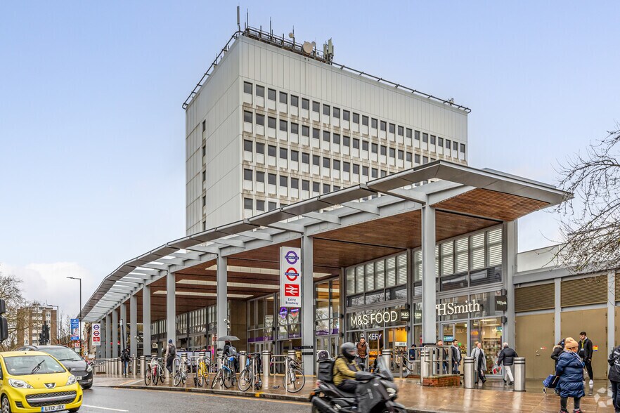 New Ealing Broadway, Londres à louer - Photo principale – Image 1 sur 3