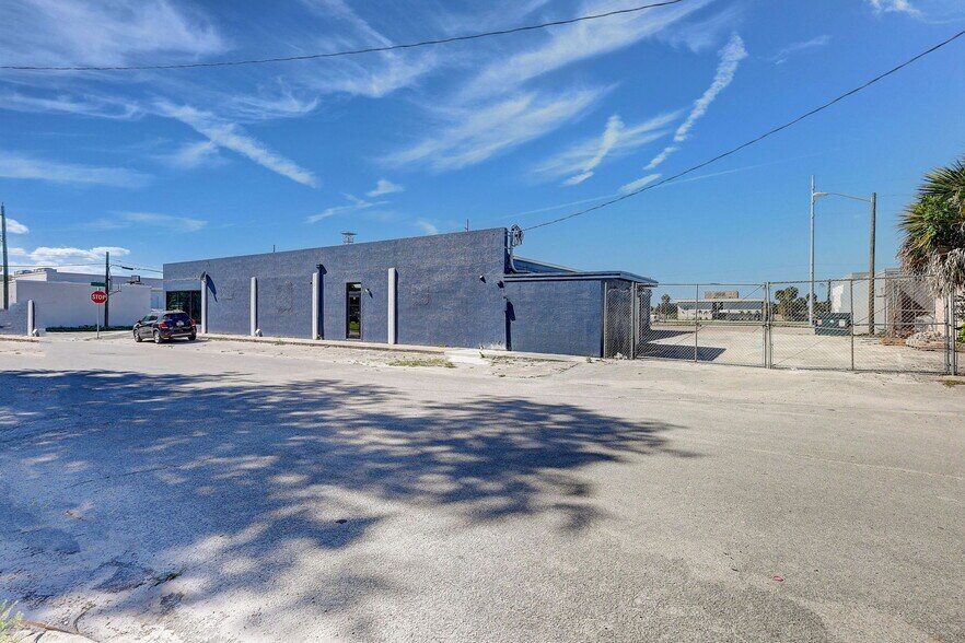 519 Delaware Ave, Fort Pierce, FL à vendre - Photo de l’immeuble – Image 2 sur 27