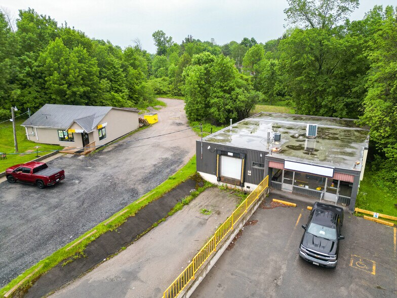 24585 ON-7 Hwy, Sharbot Lake, ON à vendre - Photo de l’immeuble – Image 2 sur 3
