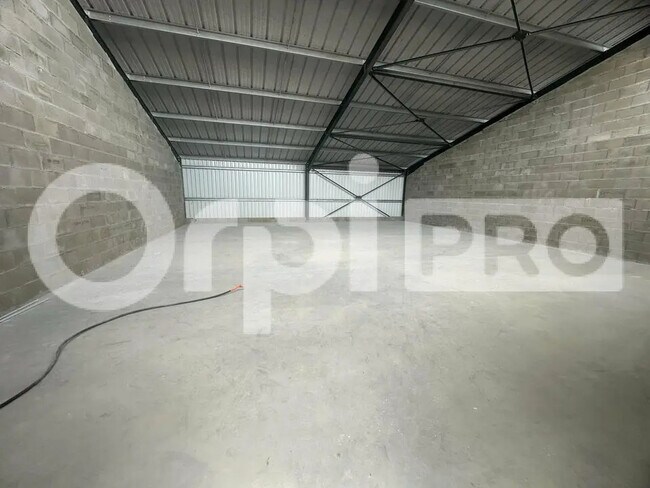 Plus de détails pour Industriel/Logistique à louer