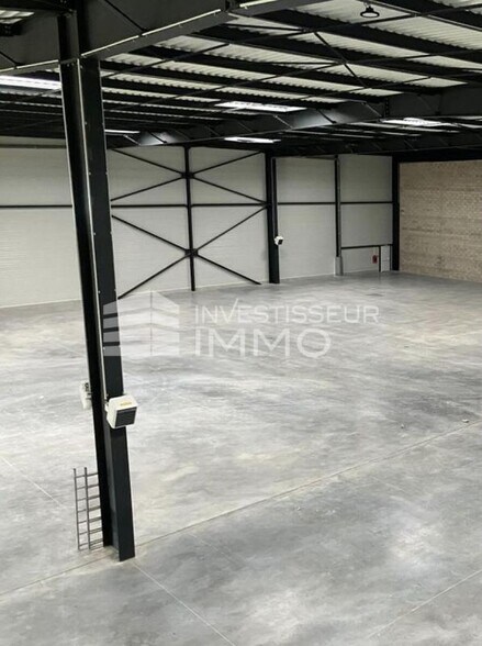 Local d'activités dans Plaisir à vendre - Photo intérieure – Image 3 sur 4