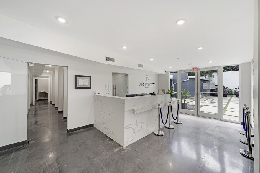 530 NW 54th St, Miami, FL à louer - Hall d’entrée – Image 2 sur 38