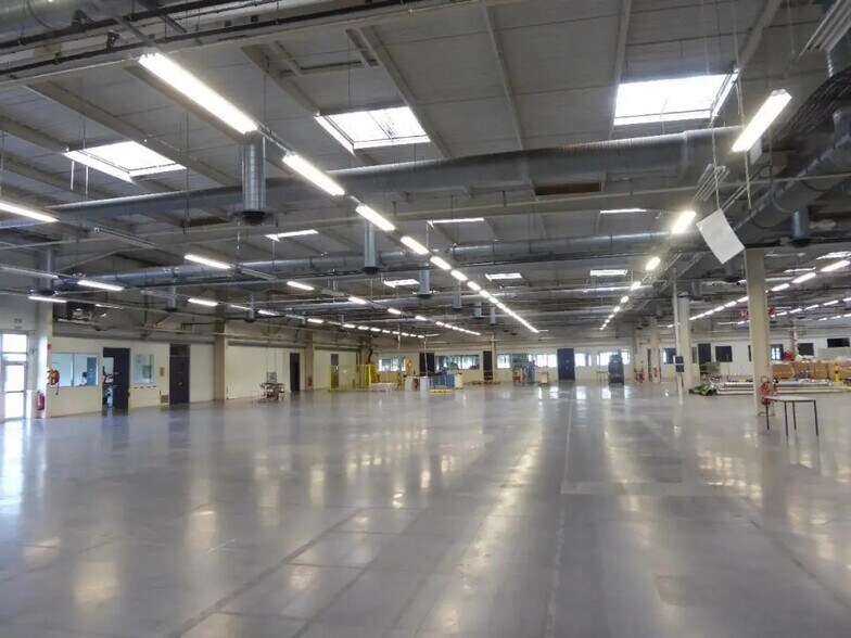 Local d’activités dans Barentin à louer - Photo intérieure – Image 2 sur 8