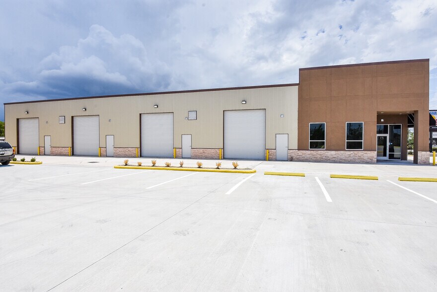 1631 Highway 6 S, Houston, TX à louer - Photo de l’immeuble – Image 3 sur 30