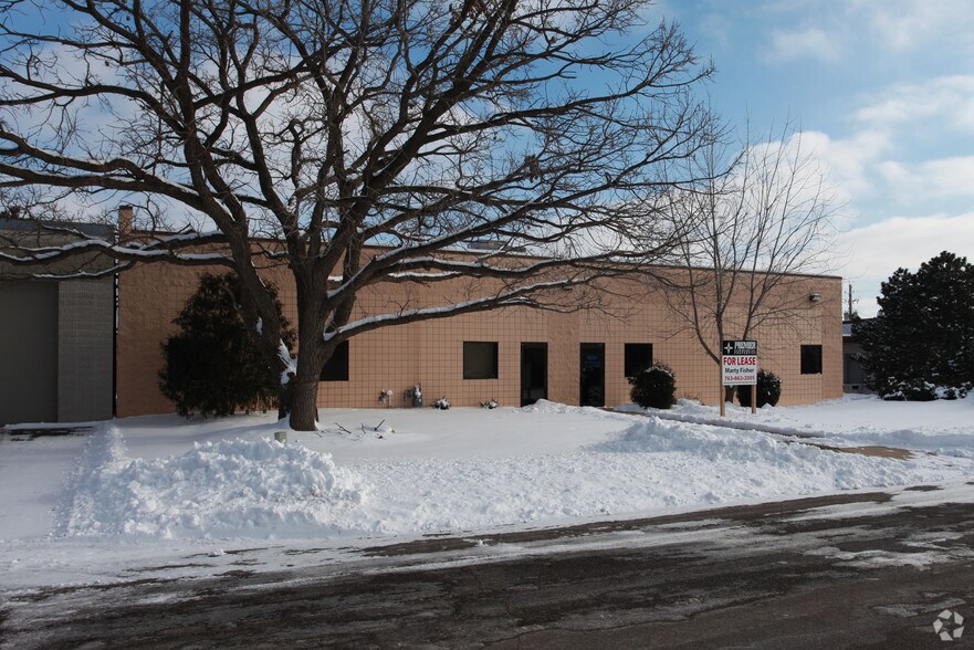 7871-7891 Hickory St NE, Fridley, MN à louer - Photo de l’immeuble – Image 2 sur 3