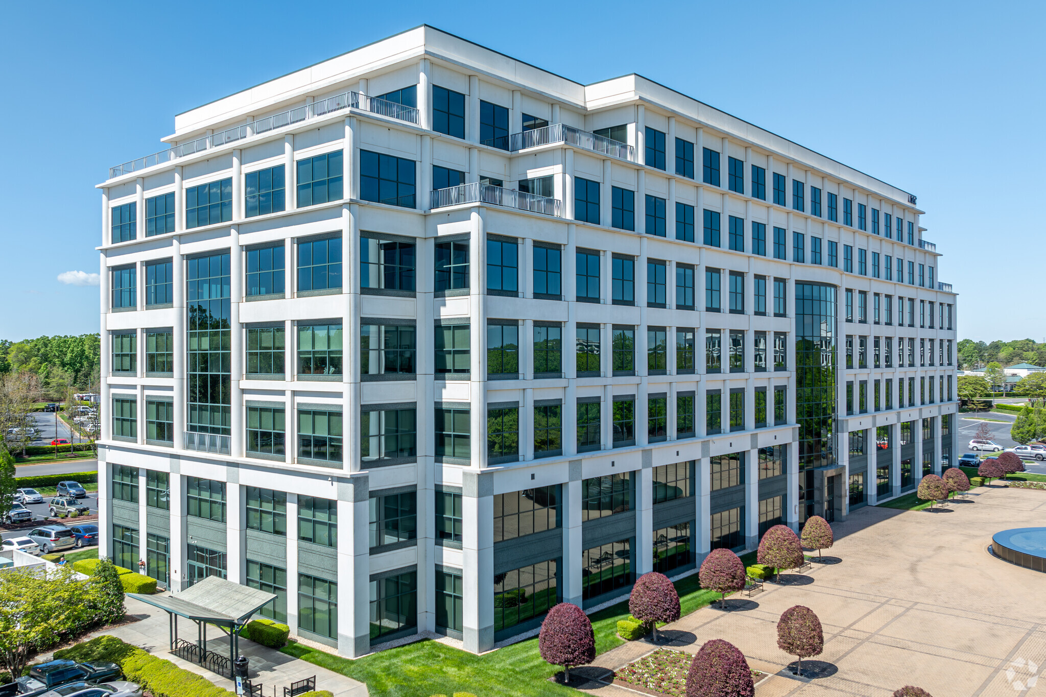 3701 Arco Corporate Dr, Charlotte, NC à louer Photo de l’immeuble– Image 1 sur 37