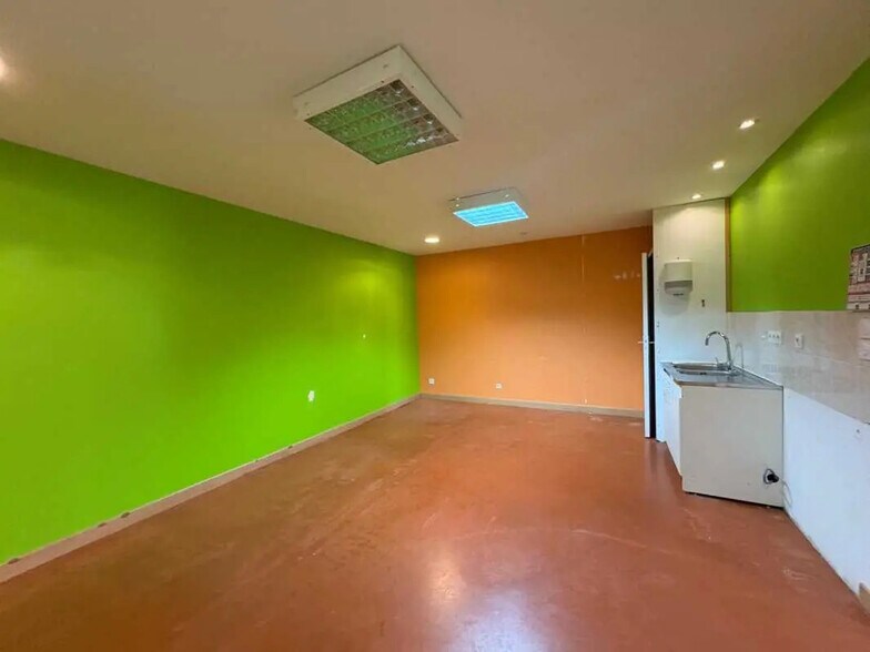 Local d’activités dans SAINT-SEURIN-SUR-L'ISLE à louer - Photo de l’immeuble – Image 3 sur 6