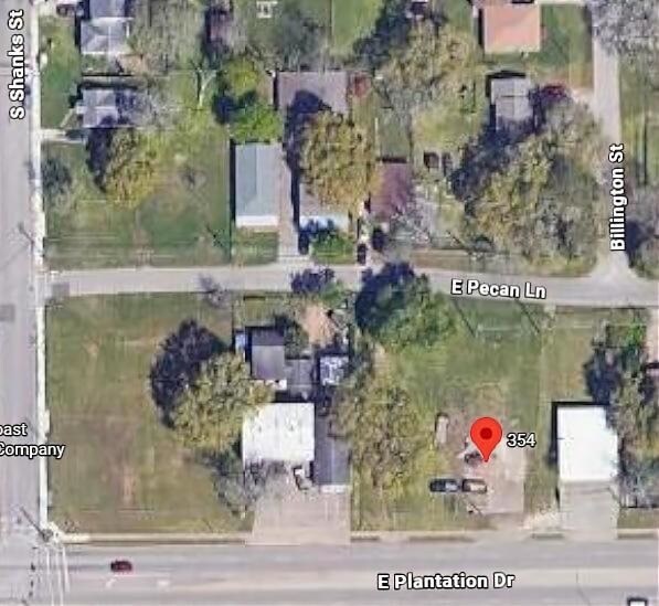 354 E Plantation Dr, Clute, TX à vendre - Aérien – Image 2 sur 8