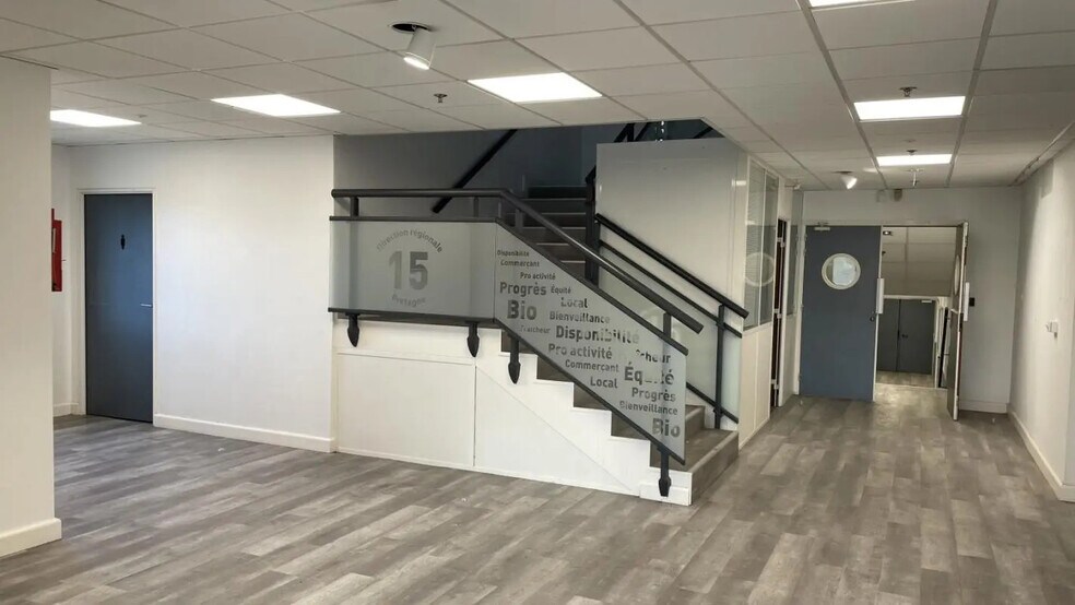 Bureau dans Ploumagoar à louer - Photo de l’immeuble – Image 3 sur 15