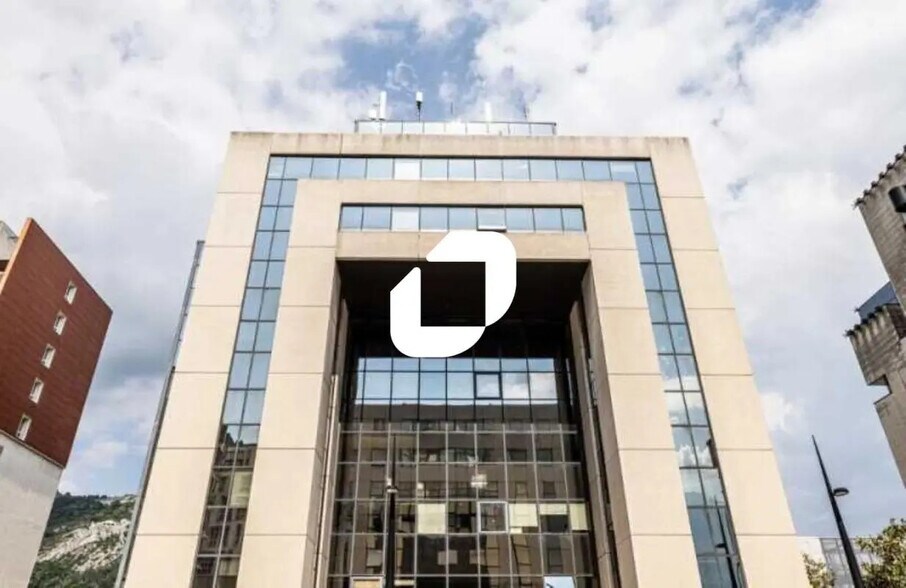 Bureau dans Grenoble à louer - Photo de l’immeuble – Image 1 sur 11