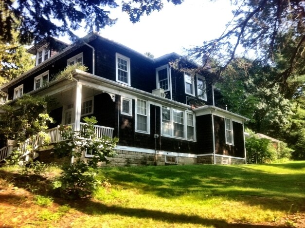 90 High St, Huntington, NY à louer - Photo principale – Image 1 sur 4