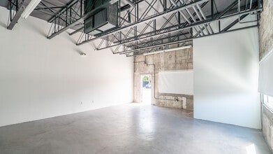 8267-8271 NE 2nd Ave, Miami, FL à louer Photo intérieure– Image 2 sur 4