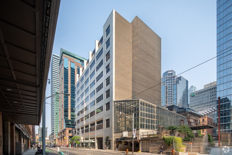 1 Richmond St W, Toronto, ON à louer - Photo de l’immeuble – Image 2 sur 5