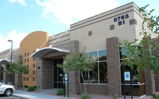 8765 W Kelton Ln, Peoria, AZ à vendre - Photo de l’immeuble – Image 2 sur 4