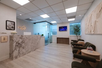 240 S La Cienega Blvd, Beverly Hills, CA à louer Photo intérieure– Image 1 sur 2