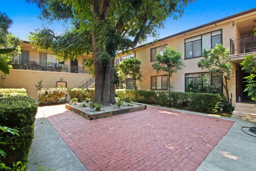 1118 S Fairfax Ave, Los Angeles, CA à vendre - Photo de l’immeuble – Image 3 sur 20