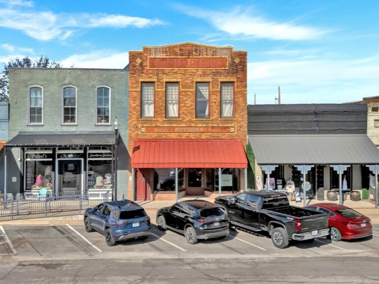 106 W Main St, Pilot Point, TX à vendre - Photo de l’immeuble – Image 3 sur 96