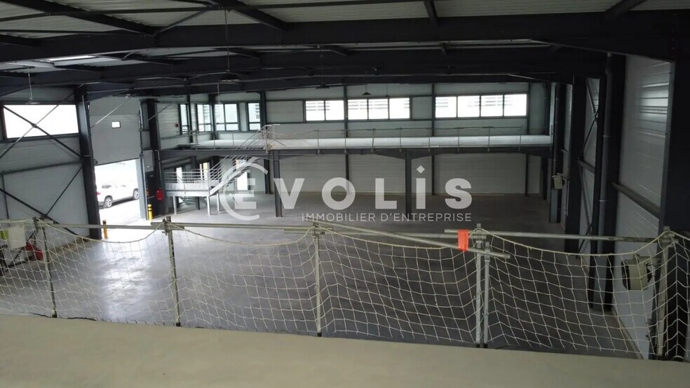 Local d’activités dans Vedène à louer - Photo de l’immeuble – Image 3 sur 10