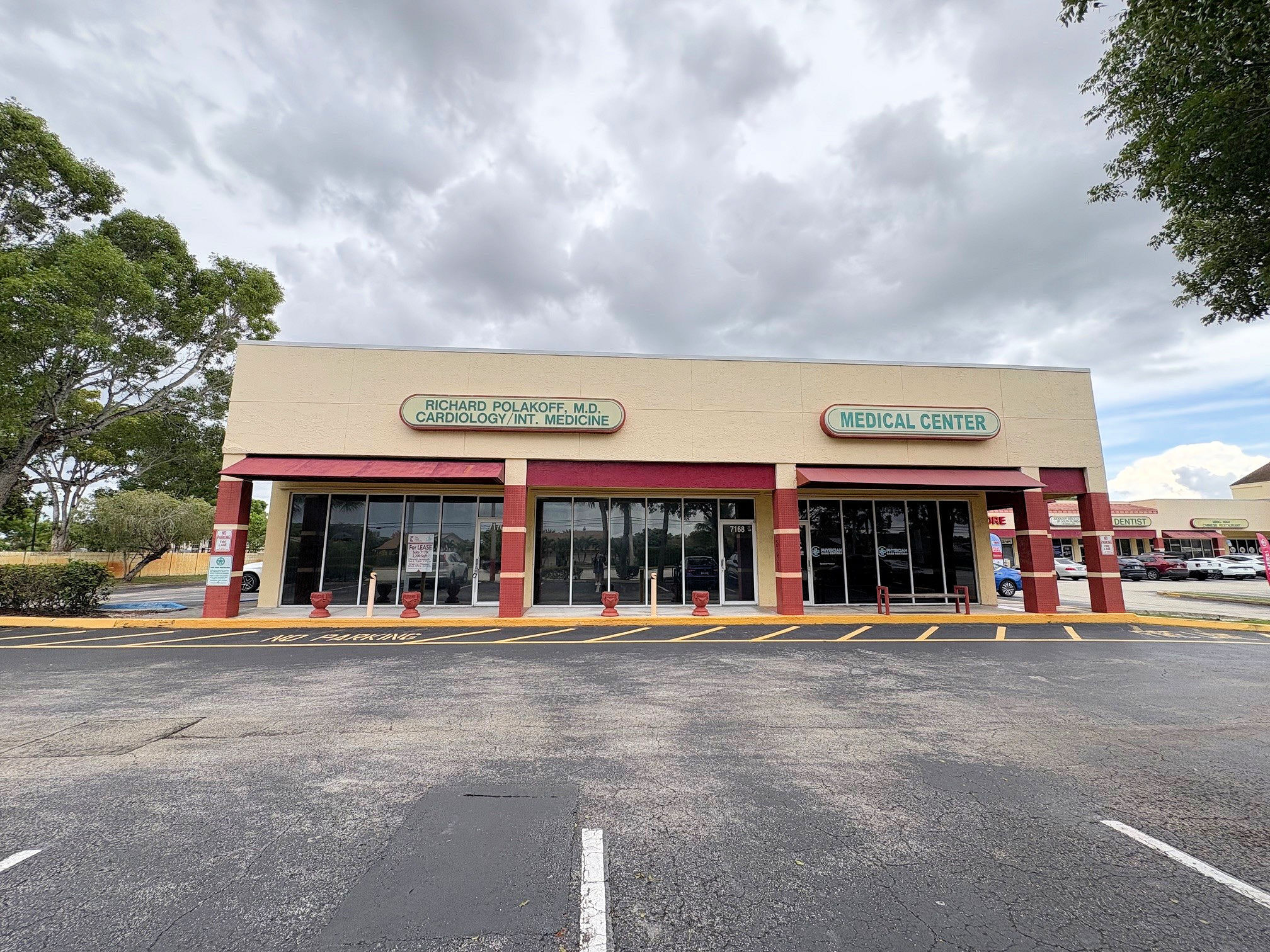 7118-7170 N Nob Hill Rd, Tamarac, FL à louer Photo de l’immeuble– Image 1 sur 1