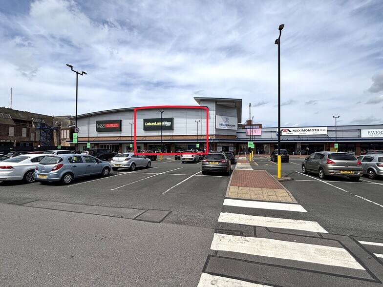 Astle Retail Park, West Bromwich à louer - Photo de l’immeuble – Image 3 sur 16