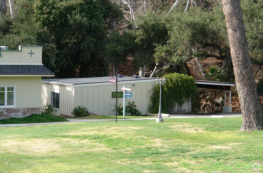 2809 S Mission Rd, Fallbrook, CA à louer - Photo de l’immeuble – Image 2 sur 10