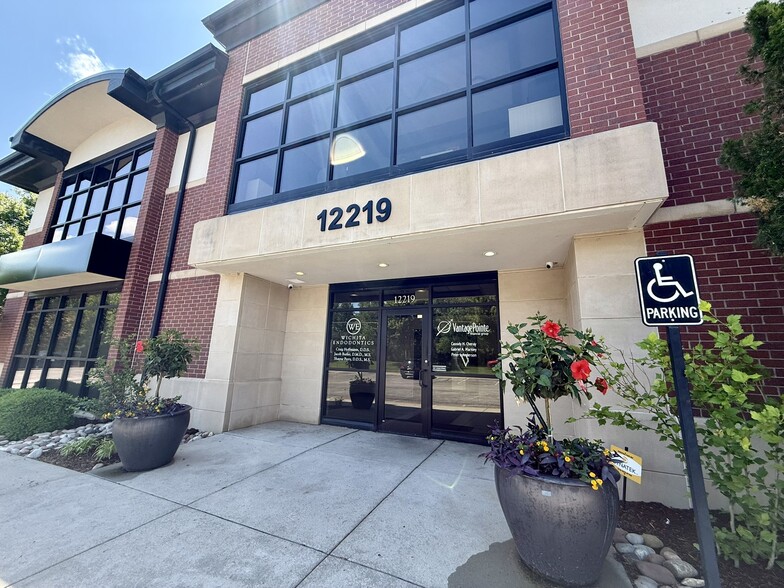 Wichita Endodontics | NNN Medical Office portefeuille de 2 biens à vendre sur LoopNet.fr - Photo de l’immeuble – Image 2 sur 9