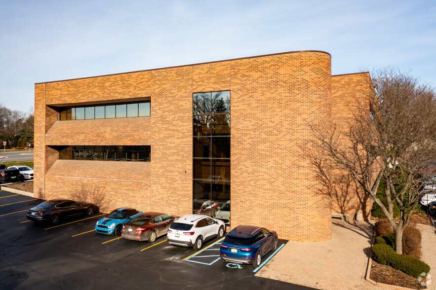 6905 Telegraph Rd, Bloomfield Hills, MI à louer - Photo de l’immeuble – Image 3 sur 7
