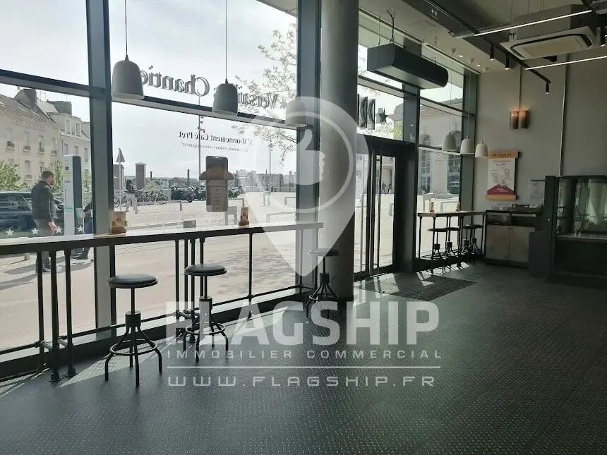 Local commercial dans Versailles à louer Photo intérieure– Image 1 sur 4