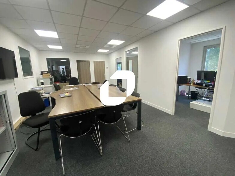 Bureau dans Gennevilliers à louer - Photo de l’immeuble – Image 3 sur 13