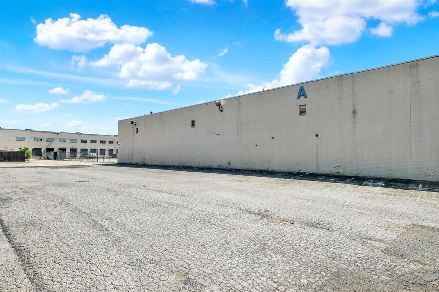 6900 Lindbergh Blvd, Philadelphia, PA à louer - Photo de l’immeuble – Image 3 sur 19