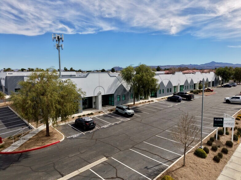 6320 S Sandhill Rd, Las Vegas, NV à louer - Photo de l’immeuble – Image 3 sur 7