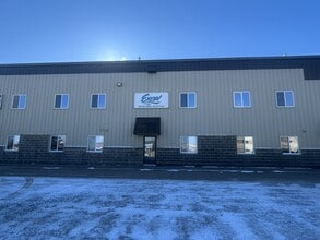 201 Clearview Dr, Red Deer County, AB à louer Photo de l’immeuble– Image 2 sur 23