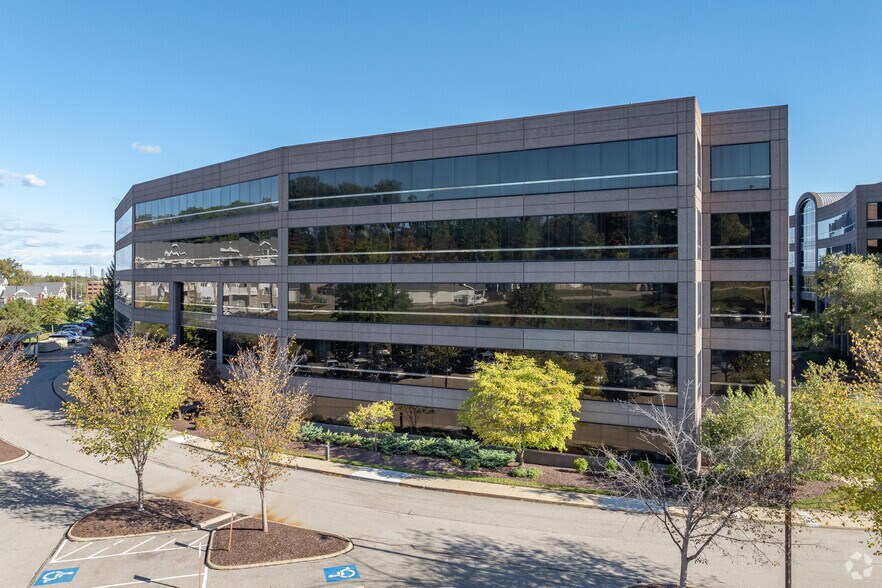 6100 Oak Tree Blvd, Independence, OH à louer - Photo de l’immeuble – Image 2 sur 6