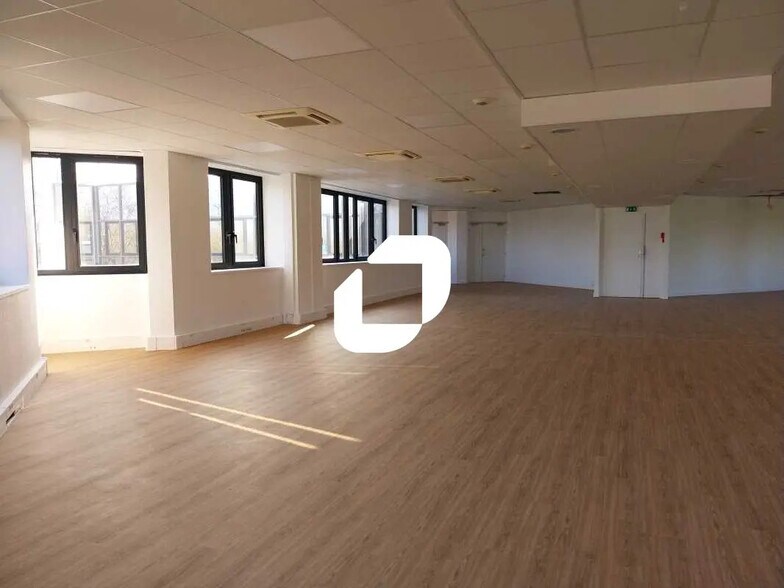 12 Rue Du Fort De Saint-Cyr, Montigny-le-Bretonneux à louer - Photo de l’immeuble – Image 3 sur 7