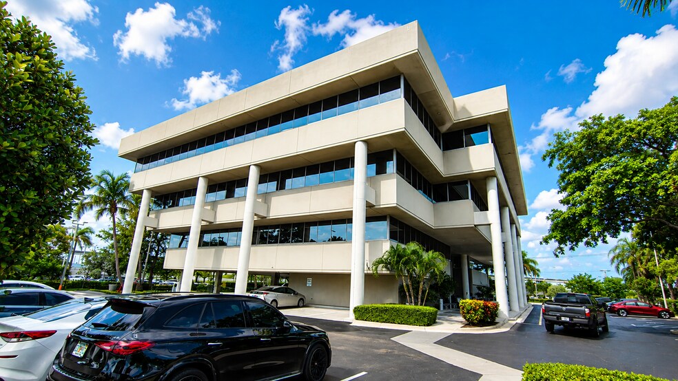 290 NW 165th St, North Miami Beach, FL à louer - Autre – Image 2 sur 20