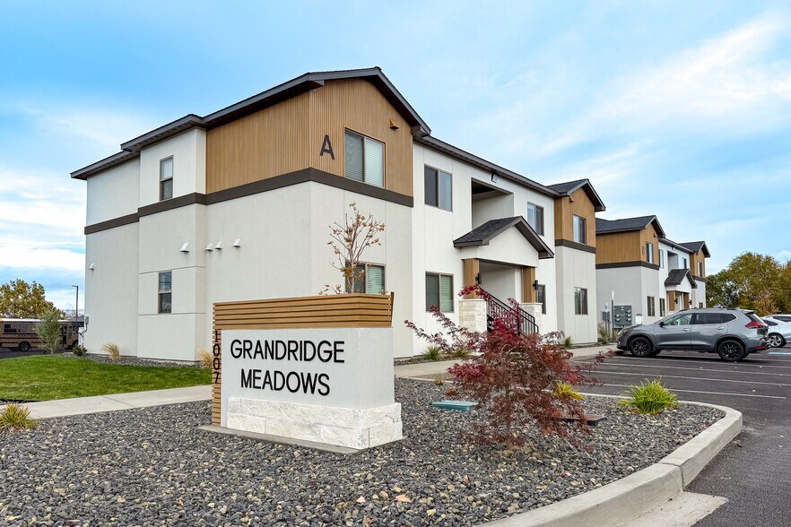 1007 Grandridge Road, Grandview, WA à vendre - Photo de l’immeuble – Image 2 sur 18