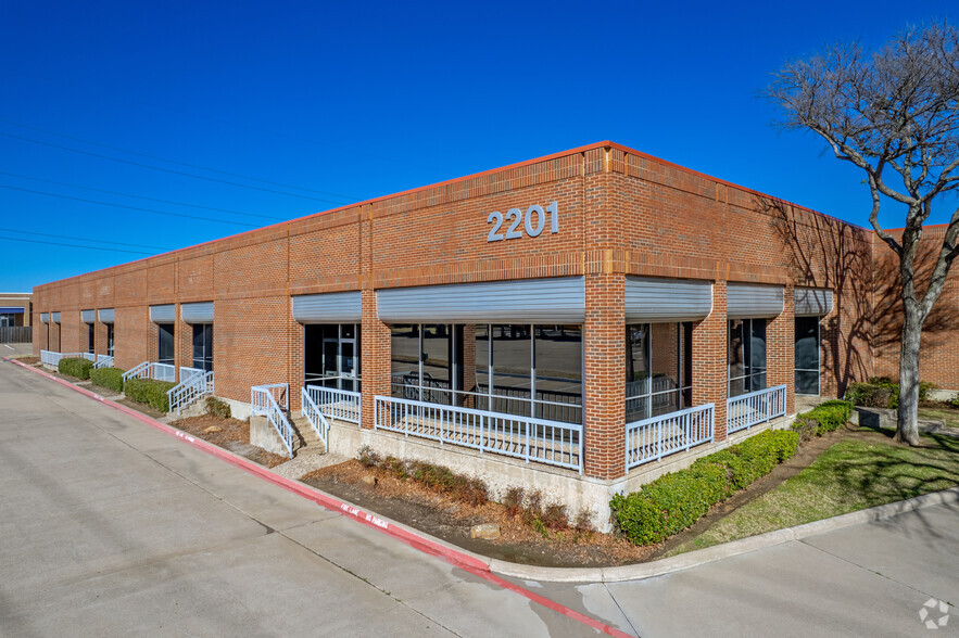 2201 Brookhollow Plaza Dr, Arlington, TX à louer - Photo principale – Image 1 sur 6