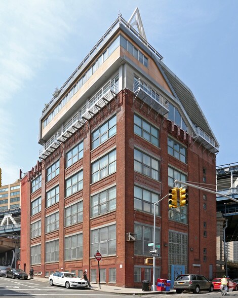 110 York St, Brooklyn, NY à louer - Photo de l’immeuble – Image 2 sur 2
