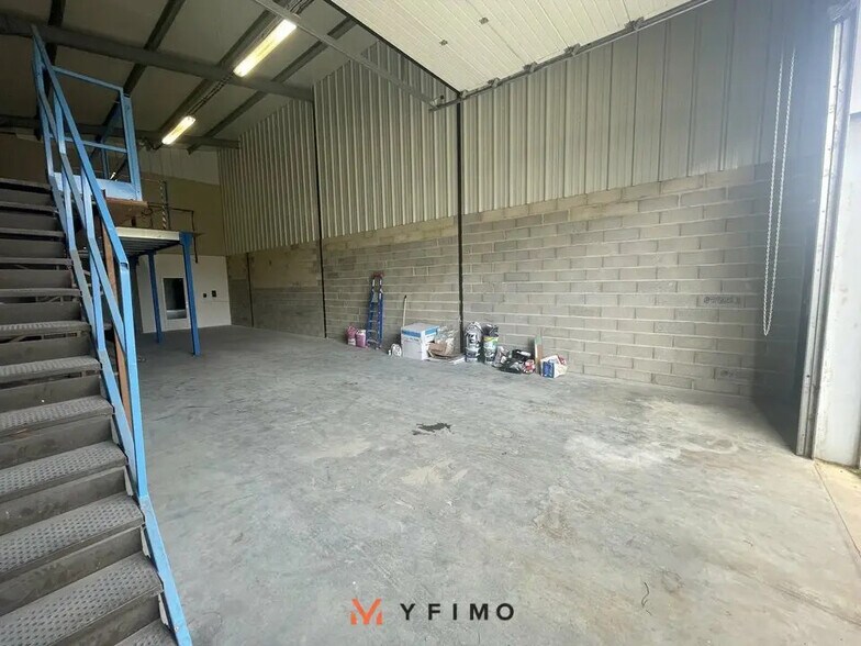 Local d’activités dans Ecquevilly à louer - Photo intérieure – Image 2 sur 5