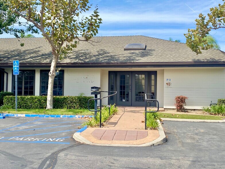 3151 Airway Ave, Costa Mesa, CA à louer - Photo de l’immeuble – Image 2 sur 15