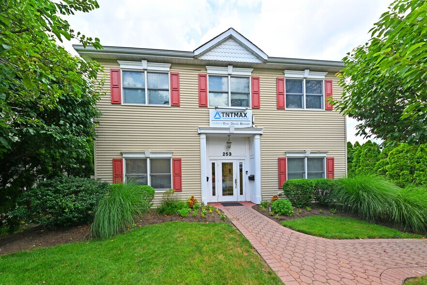 253 Madison Ave, Wyckoff, NJ à vendre - Photo de l’immeuble – Image 1 sur 37