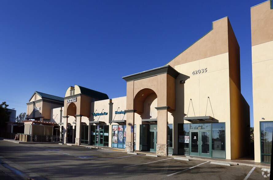 10th St W, Lancaster, CA à louer - Photo de l’immeuble – Image 1 sur 7