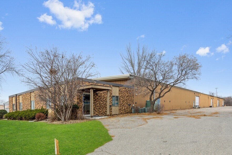 725 Spiral Blvd, Hastings, MN à louer - Photo de l’immeuble – Image 3 sur 4