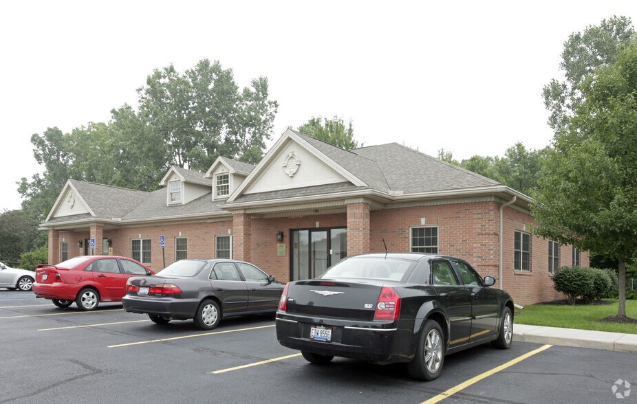 2750 Centennial Rd, Toledo, OH à louer - Photo de l’immeuble – Image 2 sur 3