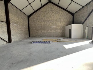 Plus de détails pour Local d'activités à louer