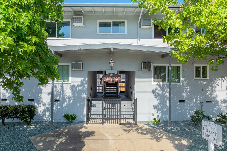 500 Sunrise Ave, Roseville, CA à vendre - Photo de l’immeuble – Image 1 sur 23