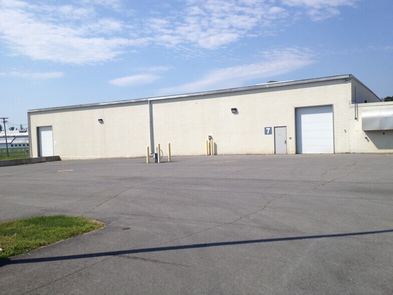 641 Ridge Rd, Chazy, NY à louer - Photo principale – Image 1 sur 5