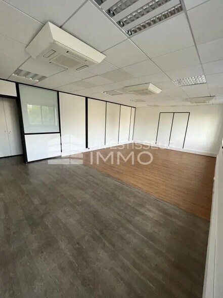 Bureau dans Nanterre à louer - Photo de l’immeuble – Image 3 sur 5